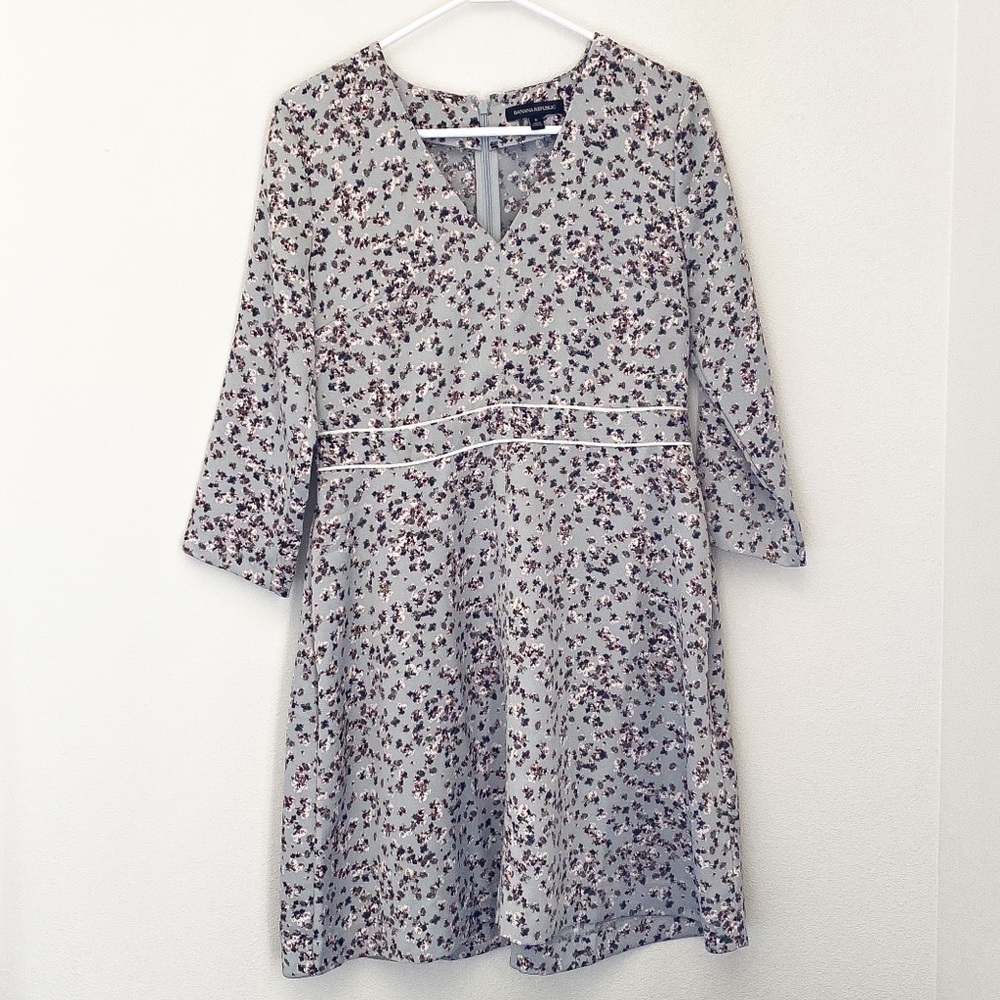 Banana Republic Silky Floral v-Neck Fit and Flare Size 6